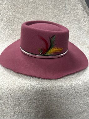 Lancaster Collection 100% Wool Cowgirl Hat, Lavender, Silver Band Feathers, S